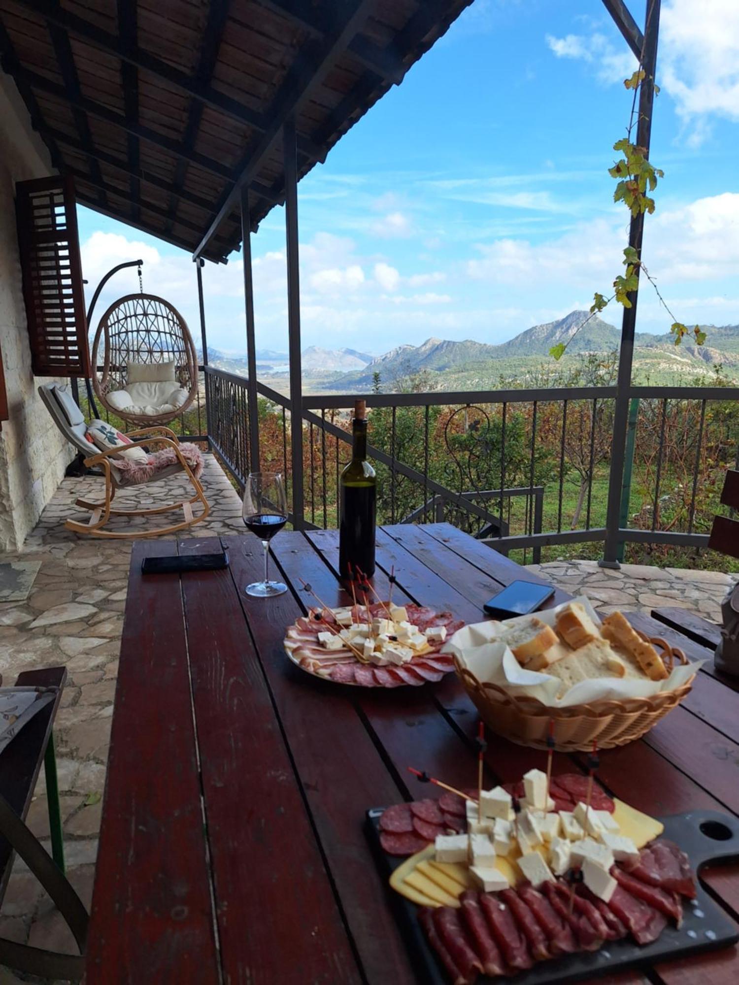 Banjo Rustic House Lake View ヴィルパザル エクステリア 写真